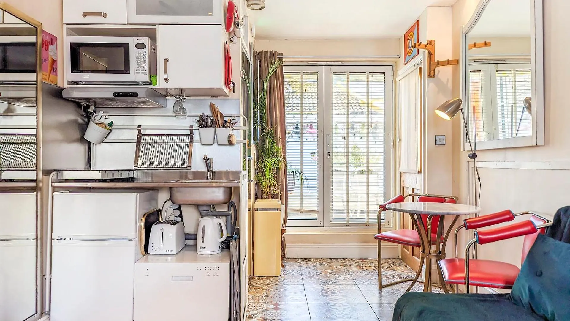 Little Western Studio - By Brighton Holiday Lets 0*,  United Kingdom